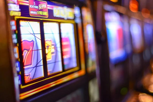 Colok Bebas roulette wheel interface on mpoyes showing betting zones and payout rates